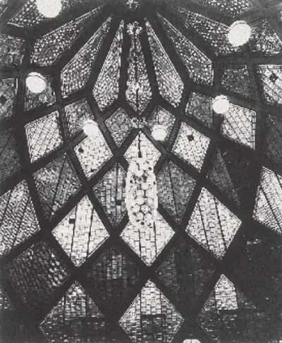 Bruno Taut. Transparencias opacas en Glashouse, Werkbund Exhibition, Cologne, Germany, 1919
